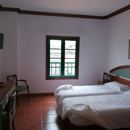 Hotelito El Campo Nocleg ze śniadaniem